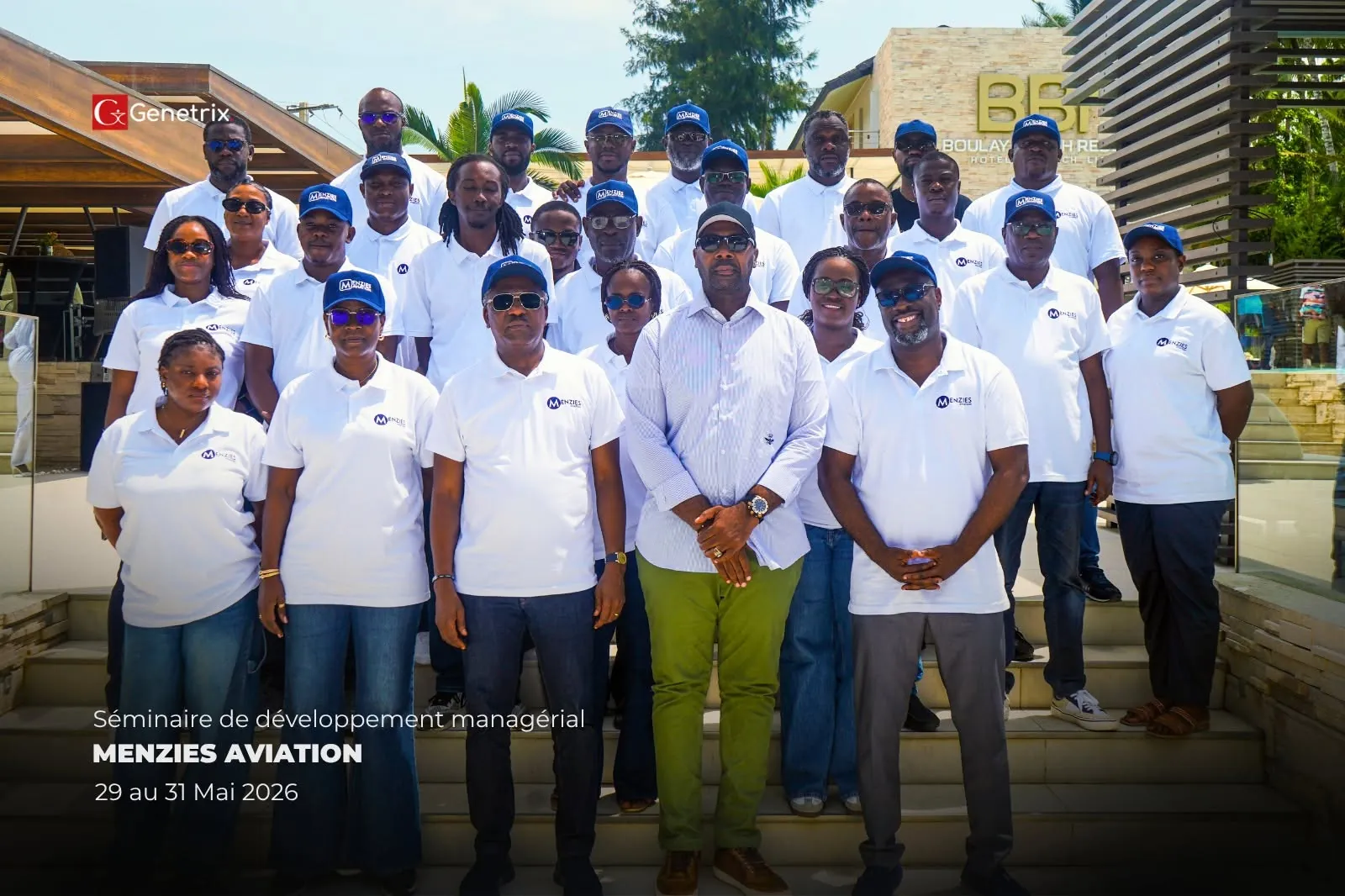 La promotion des 31 managers de Menzies Aviation Côte d'Ivoire réunie au Boulay Beach Resort